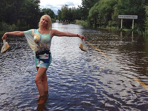 Скандал с фотосессией Волочковой: балерина лишь хотела привлечь внимание к зоне наводнения